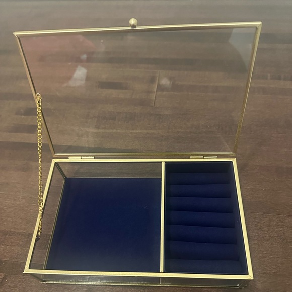 BNIB Glass jewelry box - Picture 3 of 4